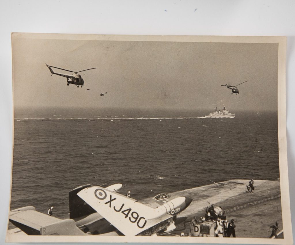 TIRAGE PHOTO DE PRESSE MILITARIA 1960 18X24cm DEMONSTRATION EN MER