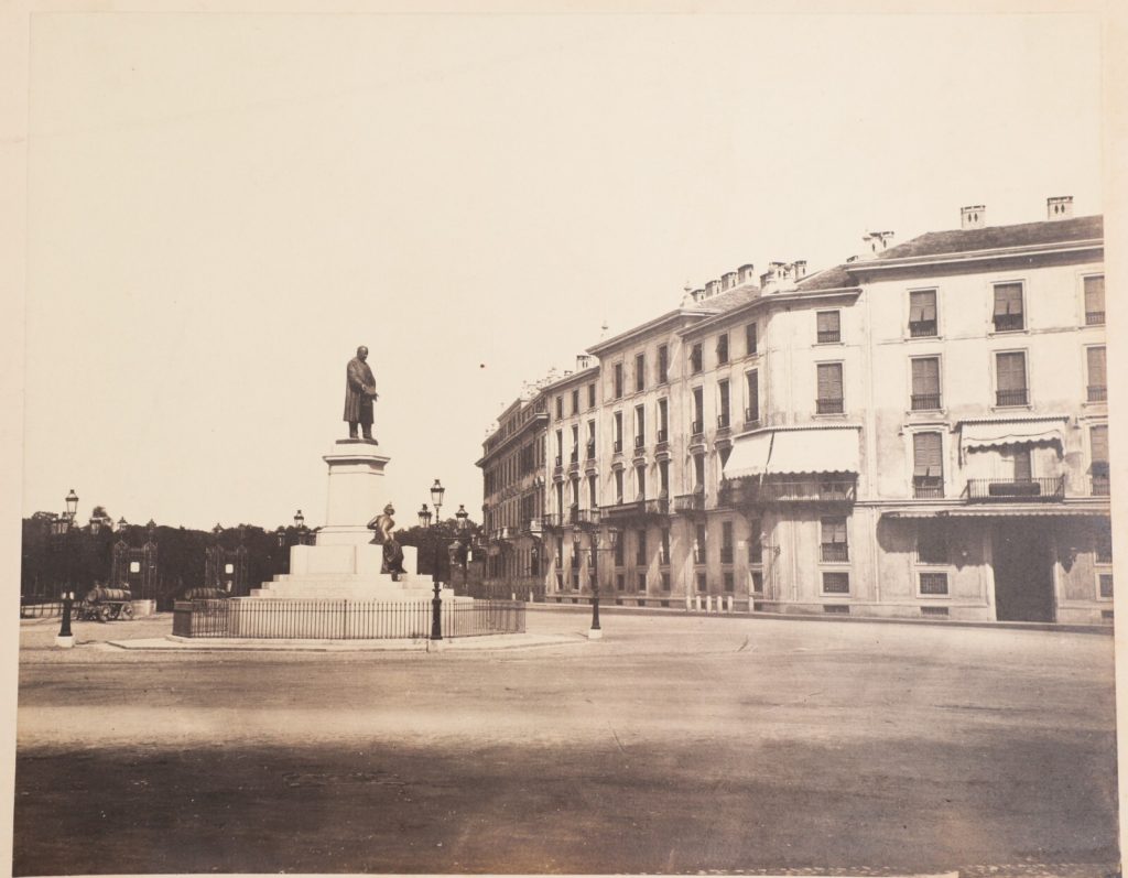 PHOTO 1870 ITALIE MILAN Monument Cavour Papier albuminé collé sur carton 24X19CM