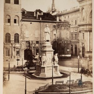 PHOTO Albumine	Italie	Statue de Léonard de Vinci à Milan	20x26cm	1880