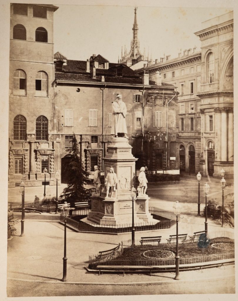 PHOTO Albumine Italie Statue de Léonard de Vinci à Milan 20x26cm 1880