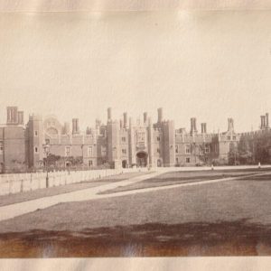 TIRAGE PHOTO	ALBUMINE SUR CARTON 1870 LONDRES Château de Hampton Court  11X18cm