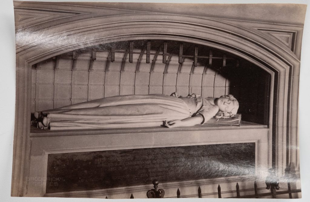 PHOTO Albumine Royaume Unis Tombe de la princesse Elizabeth Newpoth 10X14cm 1880