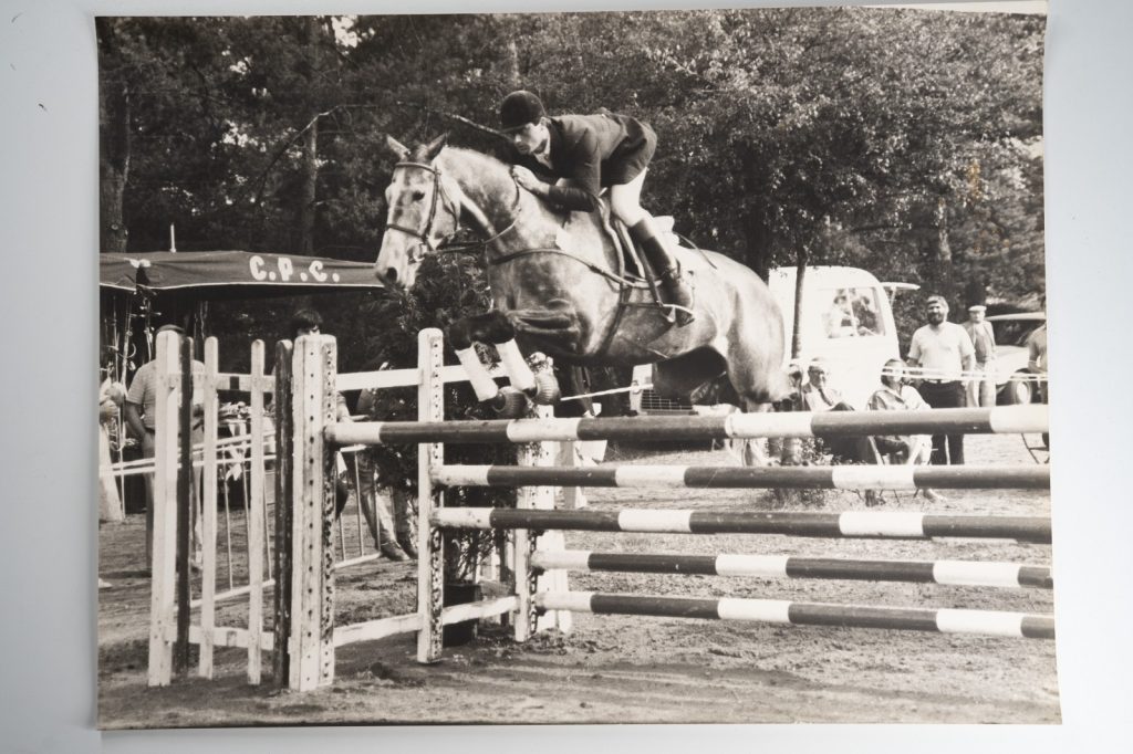 PHOTO Argentique France Equitation cheval saut d'obstacles 1970 30X40cm