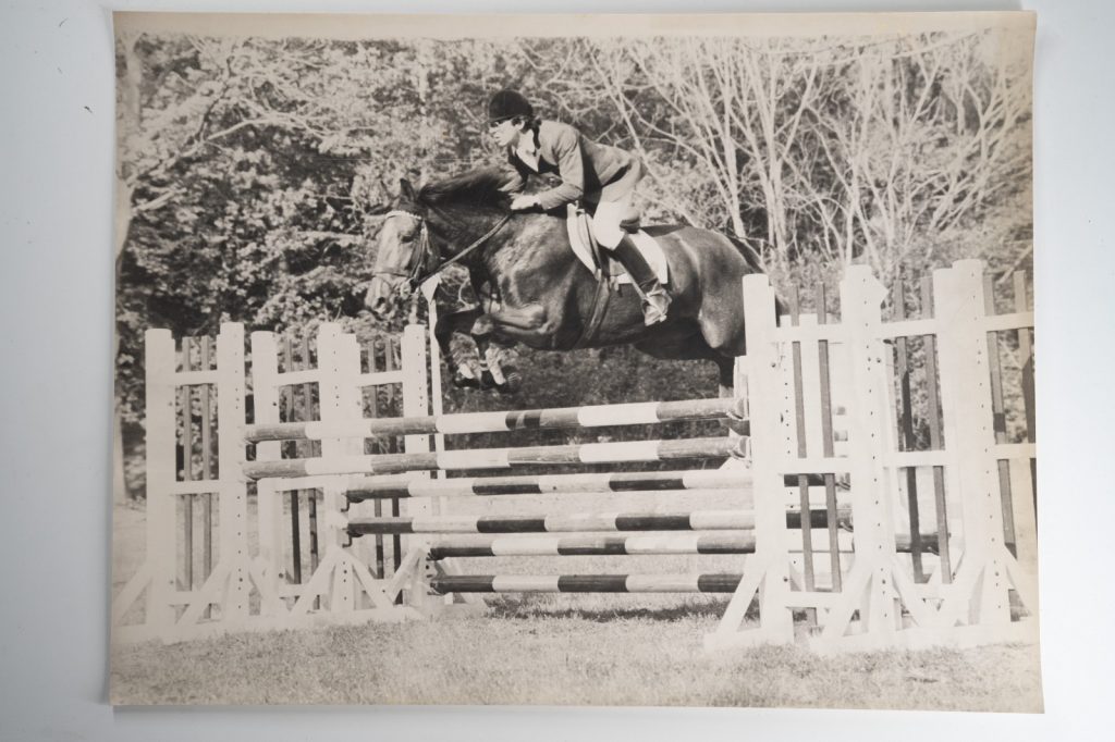 PHOTO Argentique France Equitation cheval saut d'obstacles 1970 30X40cm