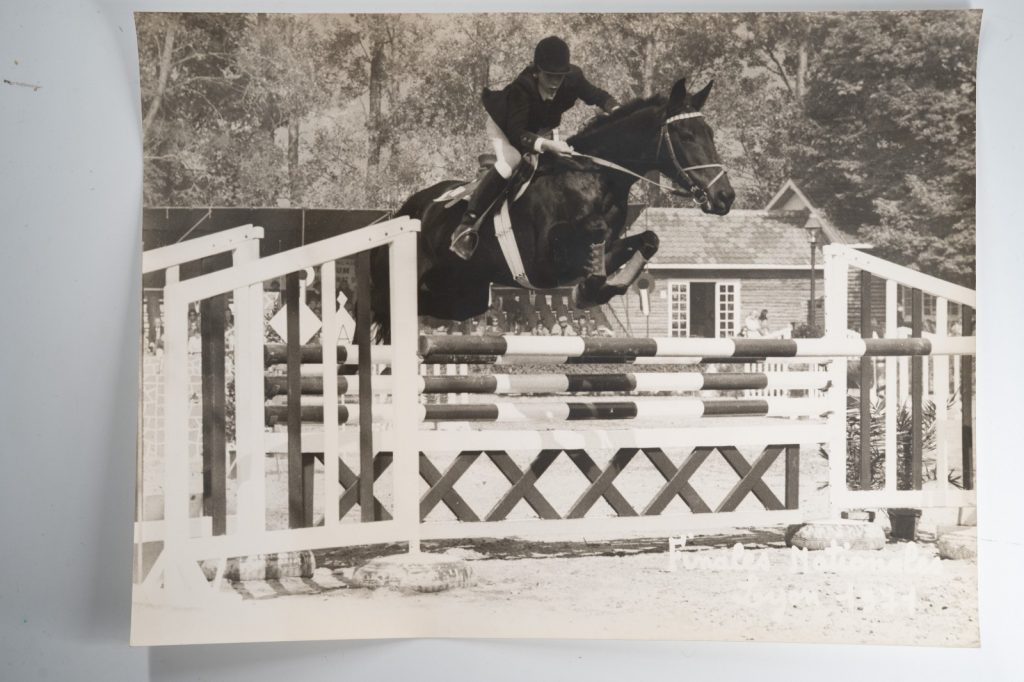 PHOTO Argentique France Equitation cheval saut d'obstacles 1970 30X40cm