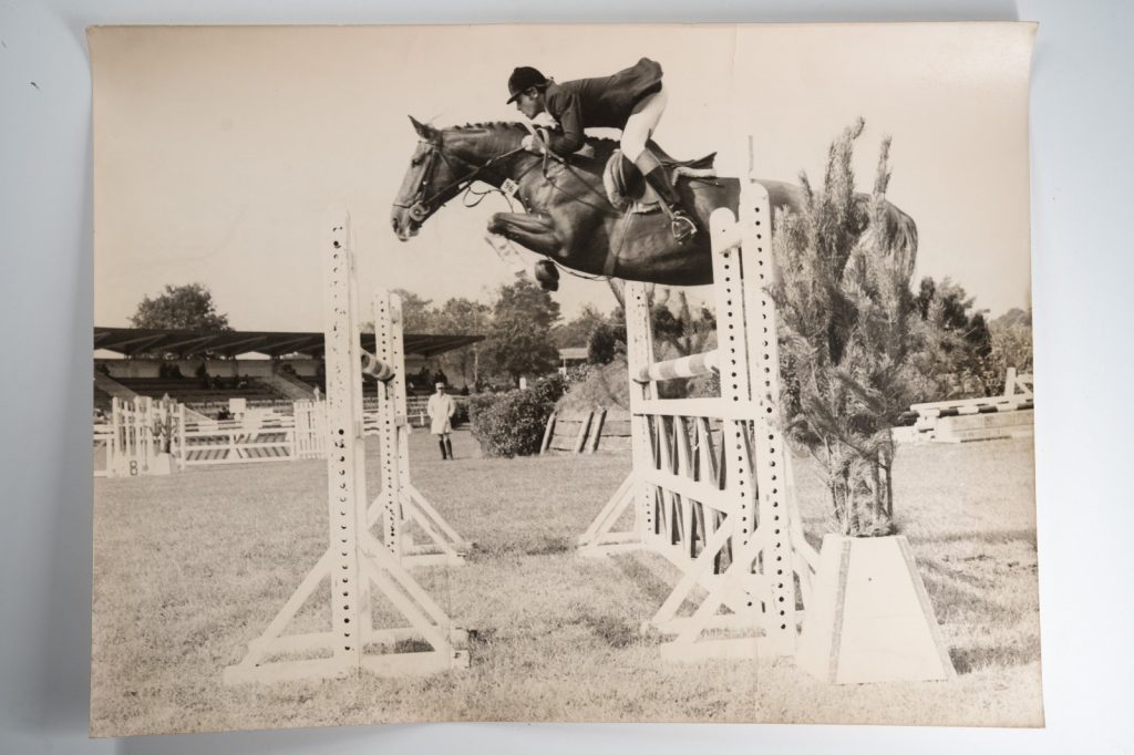 PHOTO Argentique France Equitation cheval saut d'obstacles 1970 30X40cm