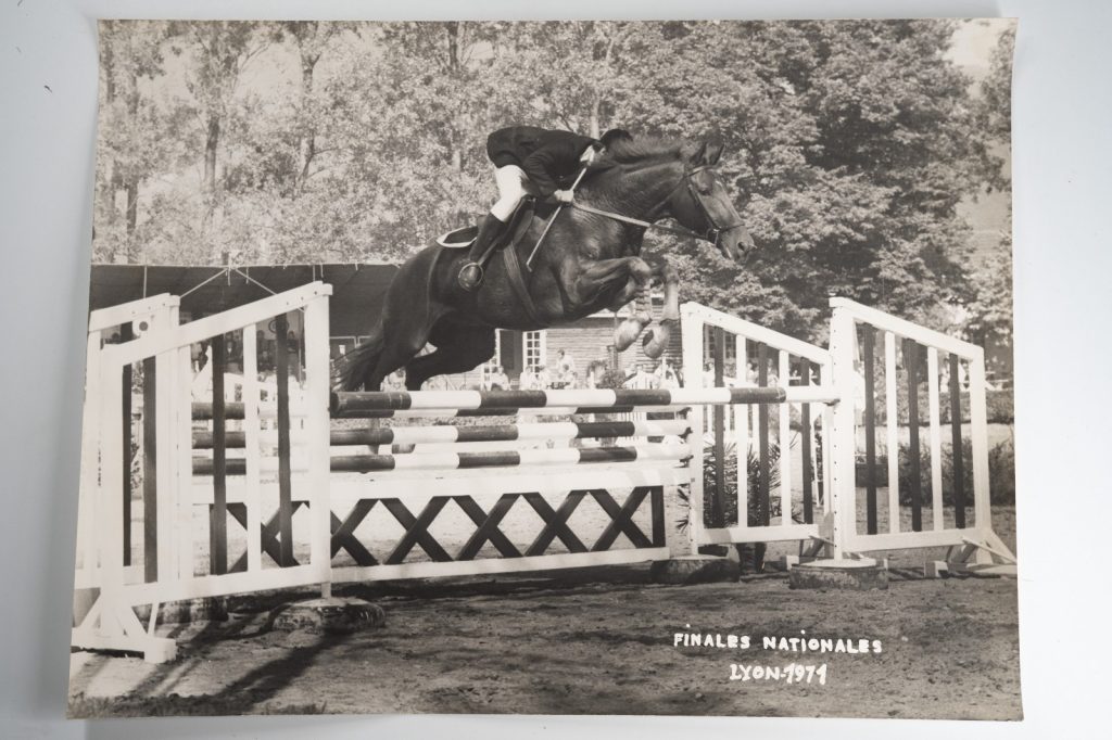 PHOTO Argentique France Equitation cheval saut d'obstacles 1970 30X40cm