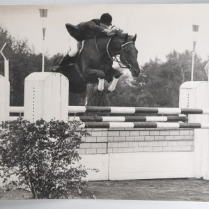 PHOTO Argentique	France	Equitation cheval saut d'obstacles		1970 30X40cm