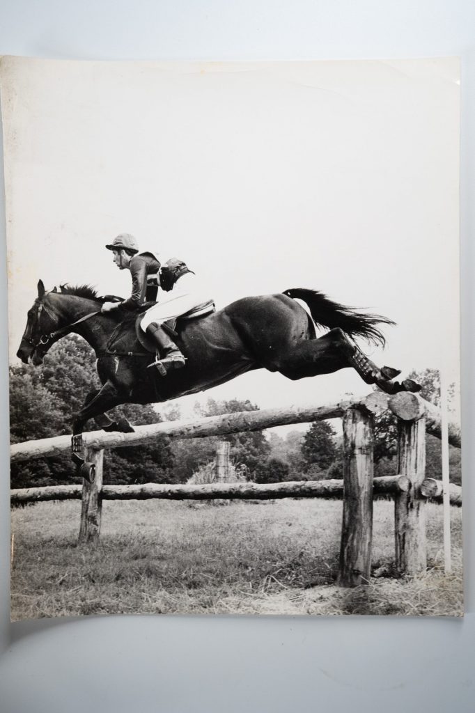 PHOTO Argentique France Equitation cheval saut d'obstacles 24X29cm 1970
