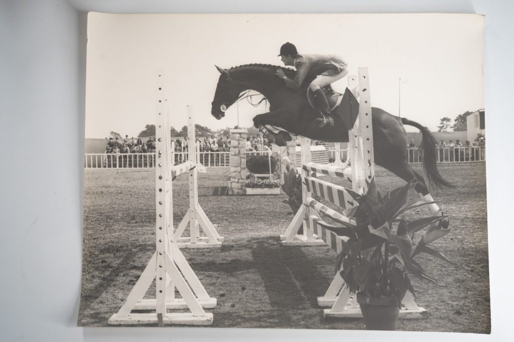 PHOTO Argentique France Equitation cheval saut d'obstacles 24X29cm 1970