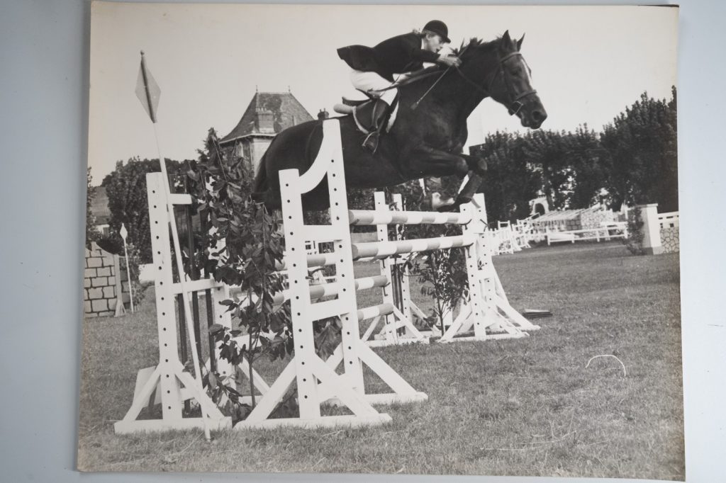 PHOTO Argentique France Equitation cheval saut d'obstacles 24X29cm 1970