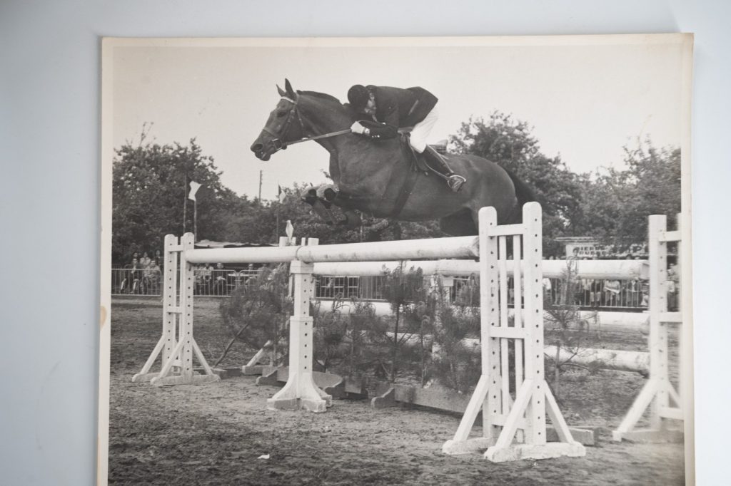 PHOTO Argentique France Equitation cheval saut d'obstacles 24X29cm 1970
