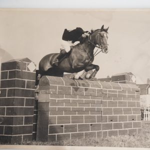 PHOTO Argentique	France	Equitation cheval saut d'obstacles	24X29cm	1970