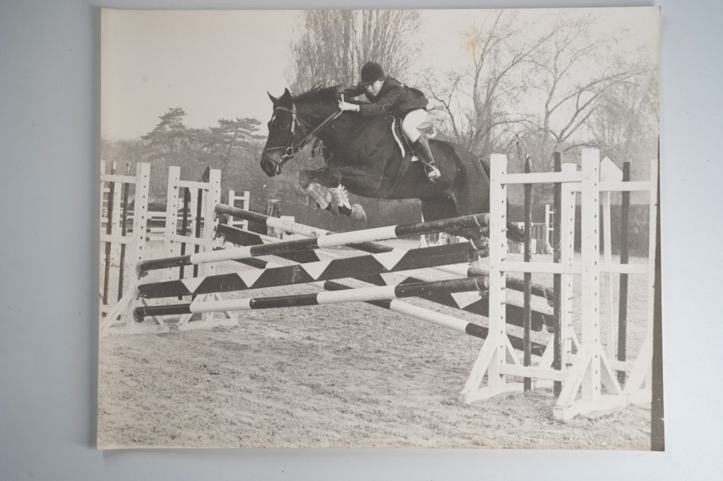 PHOTO Argentique France Equitation cheval saut d'obstacles 24X29cm 1970