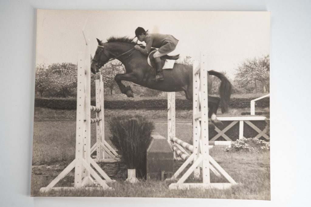 PHOTO Argentique France Equitation cheval saut d'obstacles 24X29cm 1970
