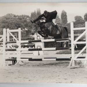 PHOTO Argentique	France	Equitation cheval saut d'obstacles	24X29cm	1970