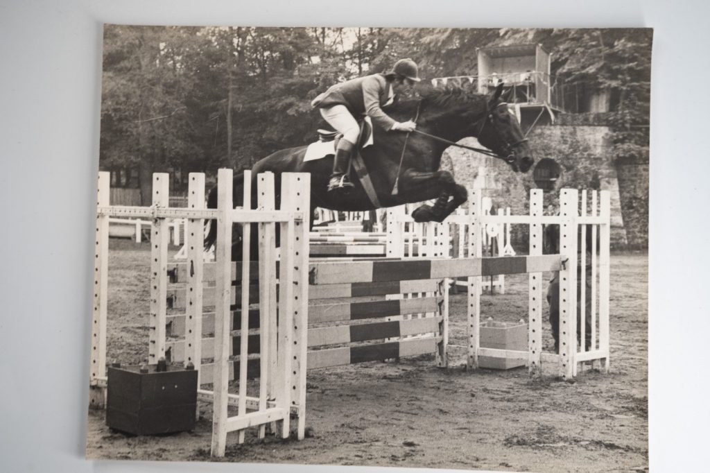 PHOTO Argentique France Equitation cheval saut d'obstacles 24X29cm 1970