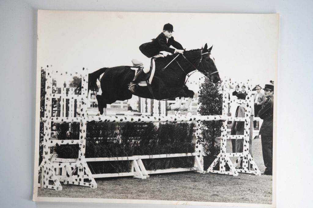 PHOTO Argentique France Equitation cheval saut d'obstacles 24X29cm 1970