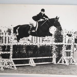 PHOTO Argentique	France	Equitation cheval saut d'obstacles	24X29cm	1970