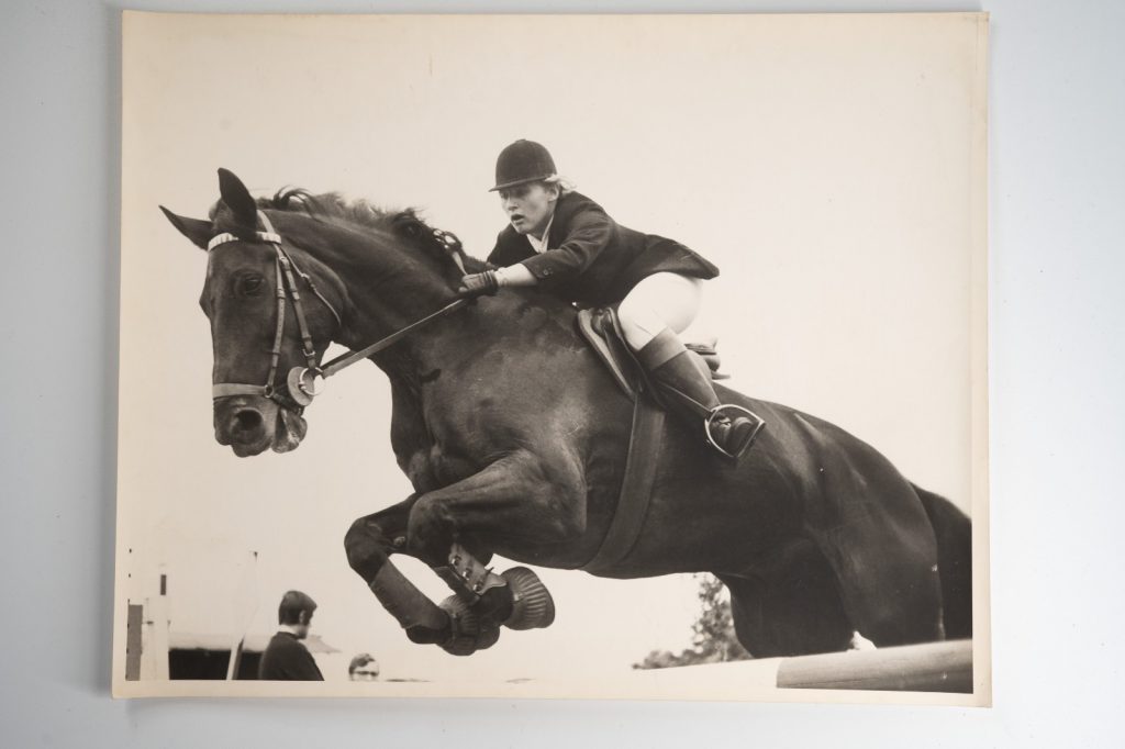 PHOTO Argentique France Equitation cheval saut d'obstacles 24X29cm 1970