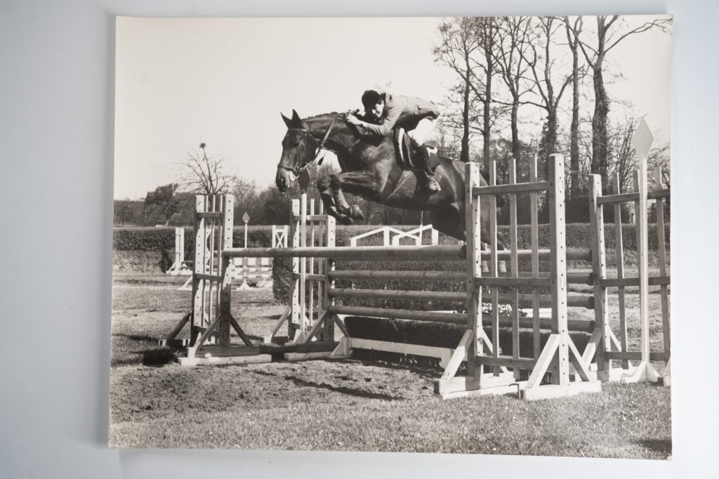 PHOTO Argentique France Equitation cheval saut d'obstacles 24X29cm 1970