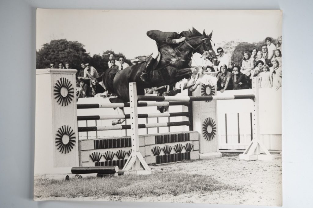 PHOTO Argentique France Equitation cheval saut d'obstacles 24X29cm 1970