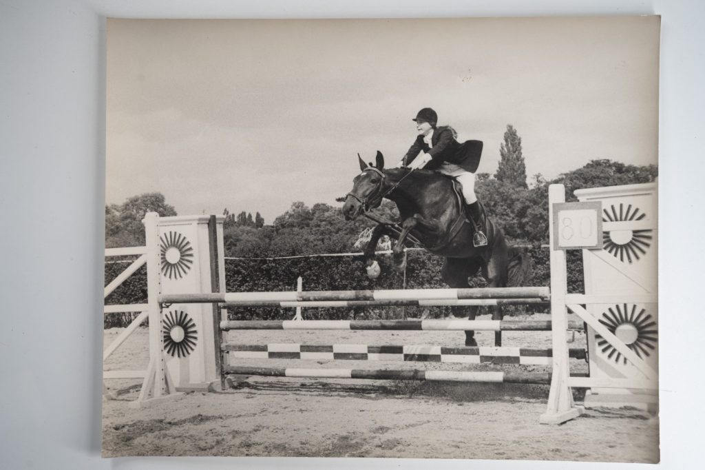PHOTO Argentique France Equitation cheval saut d'obstacles 24X29cm 1970