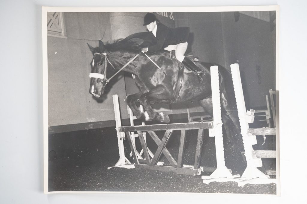 PHOTO Argentique France Equitation cheval saut d'obstacles 24X29cm 1970