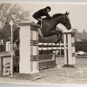 PHOTO Argentique	France	Equitation cheval saut d'obstacles	24X29cm	1970