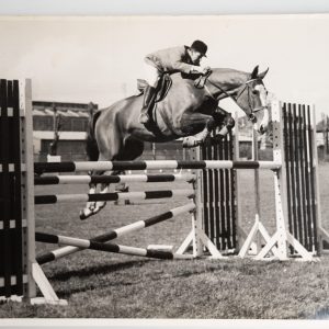 PHOTO Argentique	France	Equitation cheval saut d'obstacles	24X29cm	1970