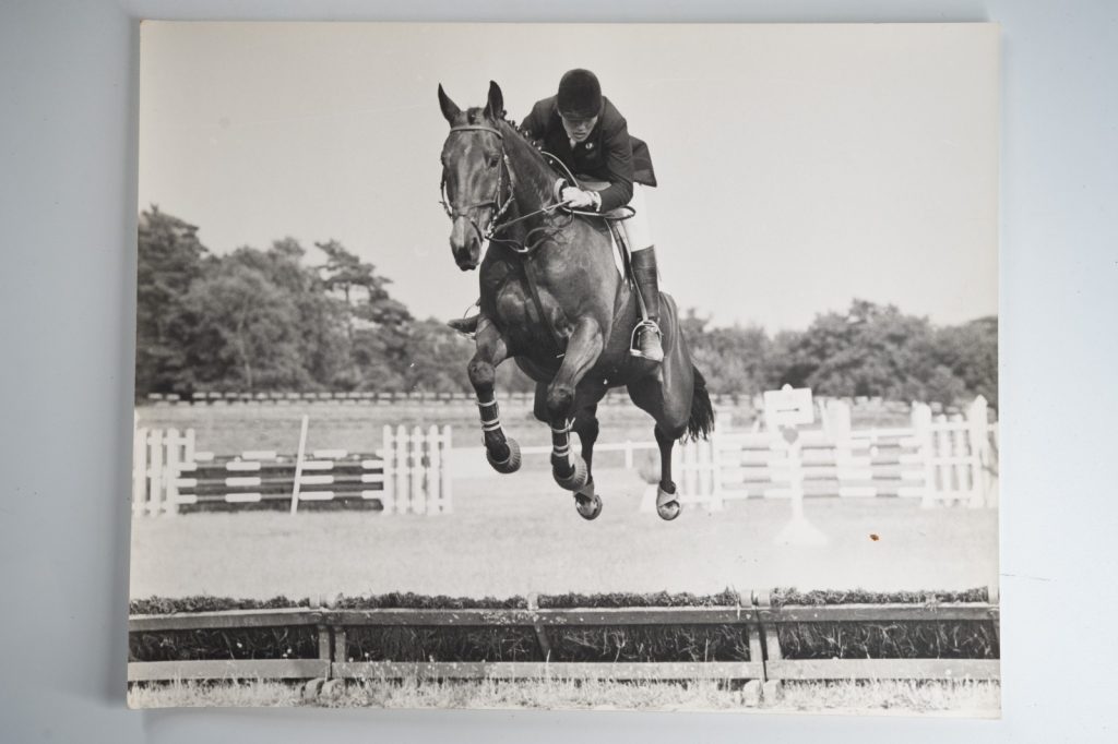 PHOTO Argentique France Equitation cheval saut d'obstacles 24X29cm 1970