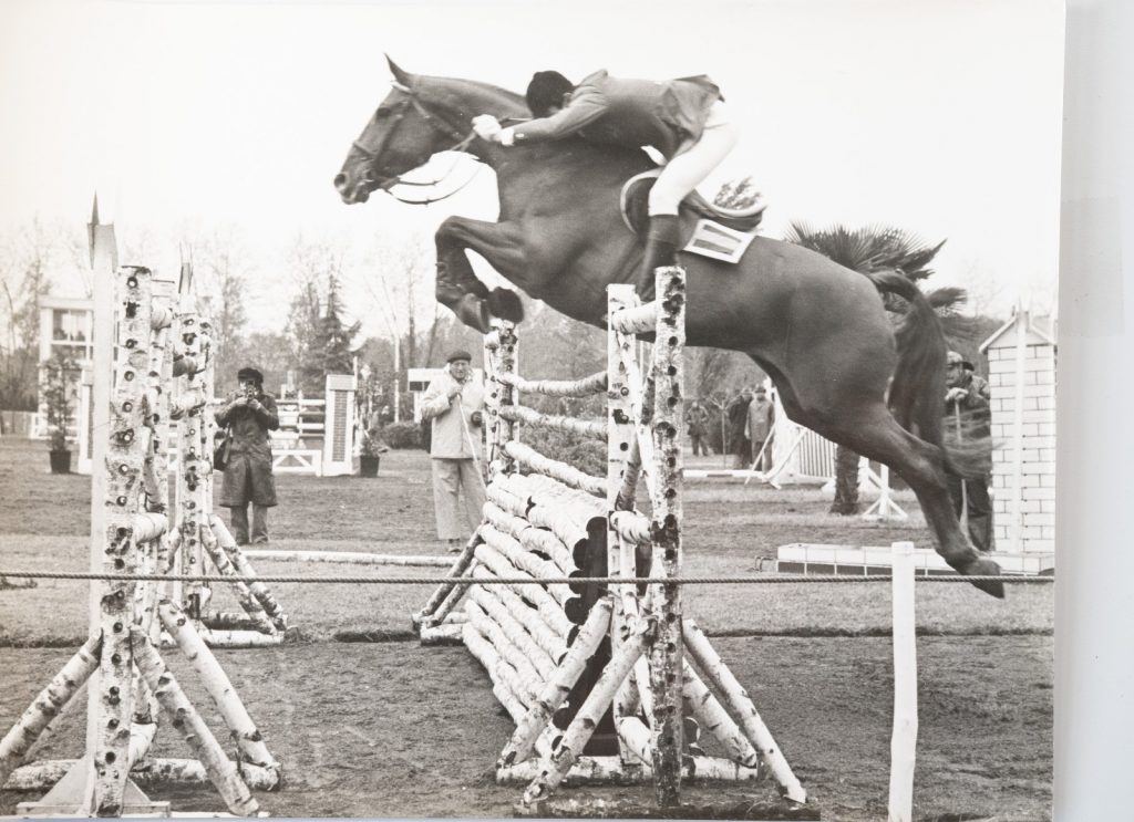 PHOTO Argentique France Equitation cheval saut d'obstacles 18X24cm 1970