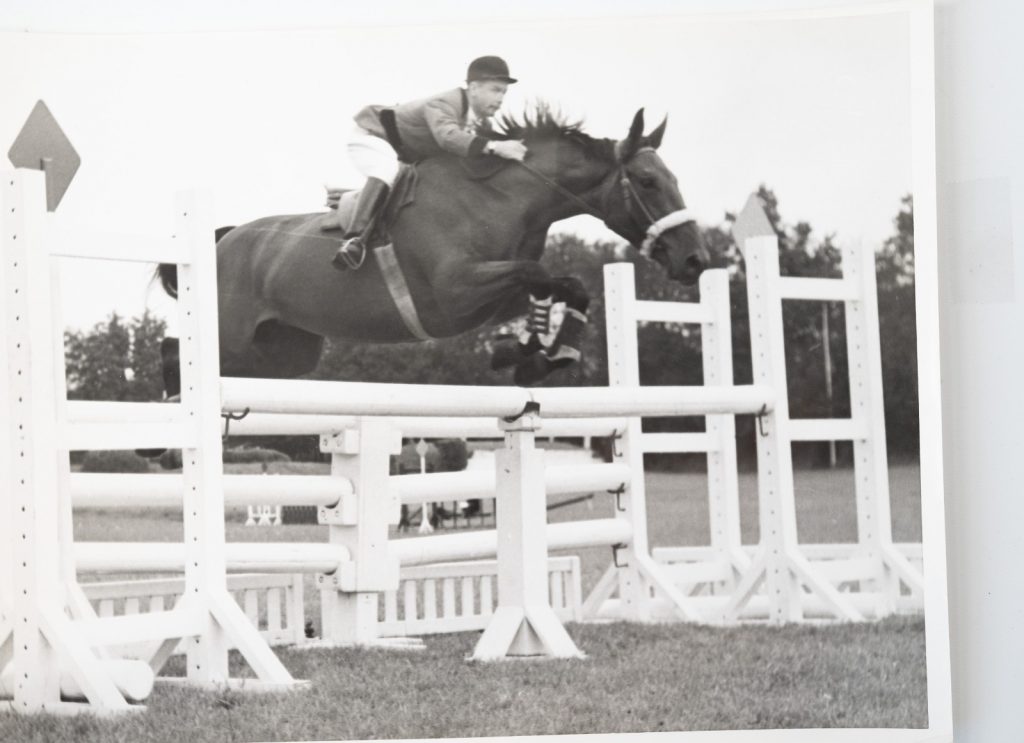 PHOTO Argentique France Equitation cheval saut d'obstacles 18X24cm 1970