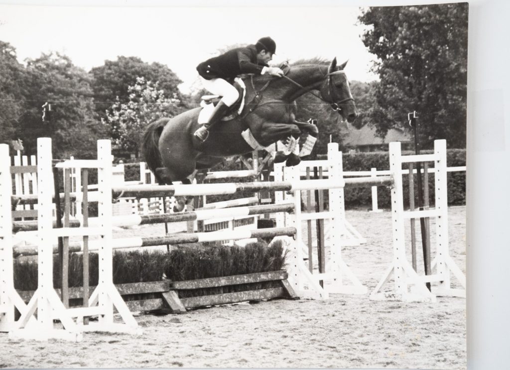 PHOTO Argentique France Equitation cheval saut d'obstacles 18X24cm 1970