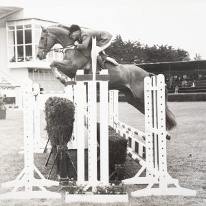 PHOTO Argentique	France	Equitation cheval saut d'obstacles	18X24cm	1970