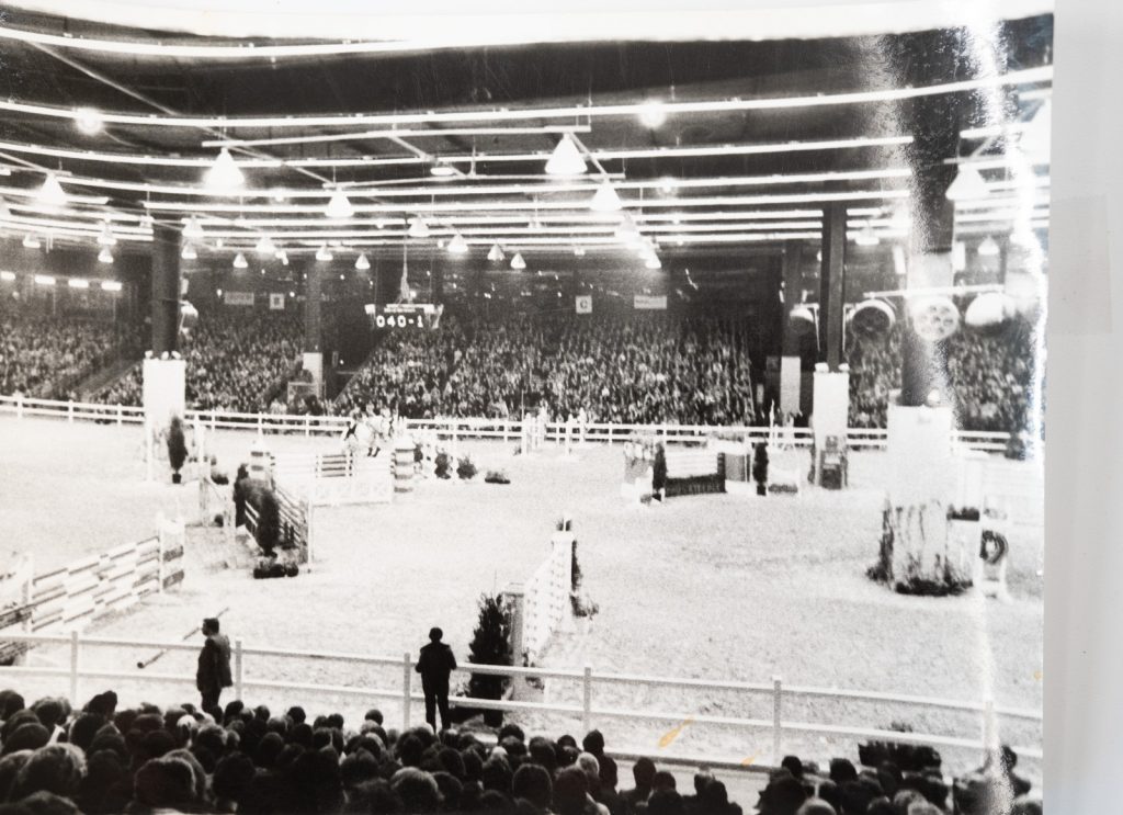 PHOTO Argentique France Equitation cheval saut d'obstacles 18X24cm 1970