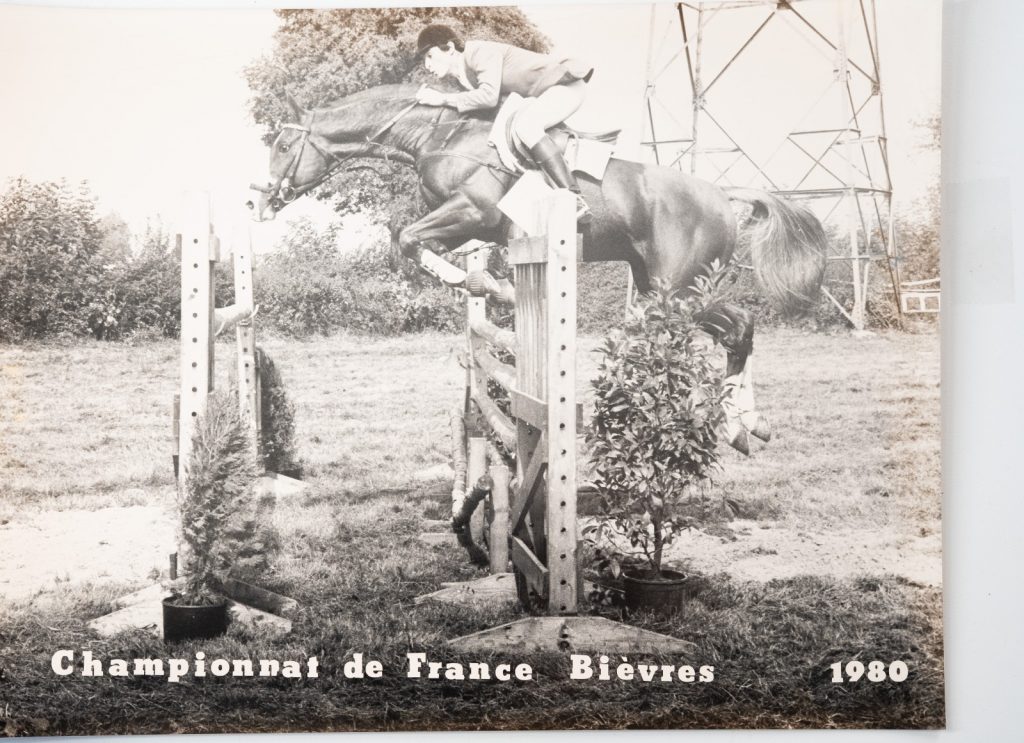 PHOTO Argentique	France	Equitation cheval saut d'obstacles	18X24cm	1970
