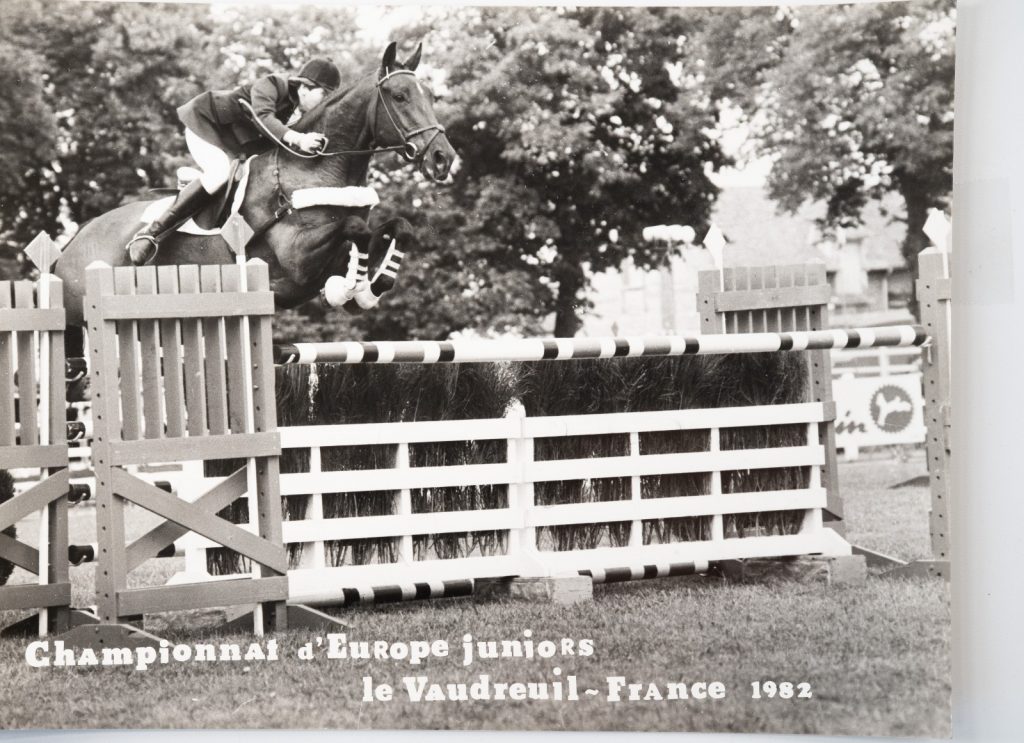 PHOTO Argentique	France	Equitation cheval saut d'obstacles	18X24cm	1970