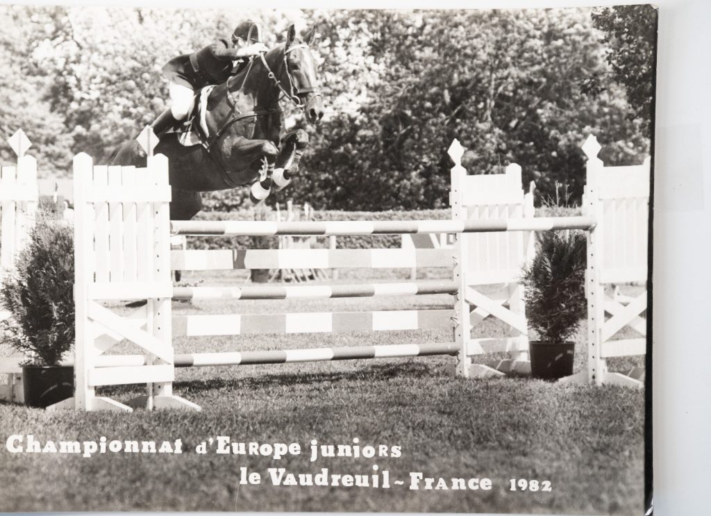 PHOTO Argentique	France	Equitation cheval saut d'obstacles	18X24cm	1970