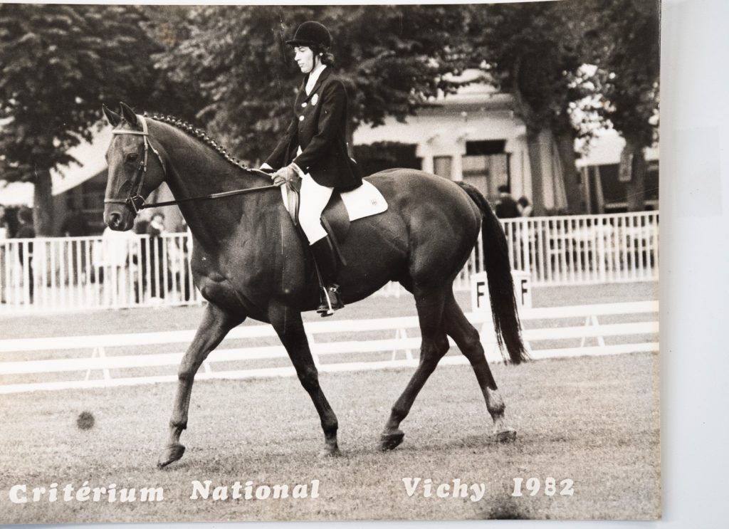 PHOTO Argentique	France	Equitation cheval saut d'obstacles	18X24cm	1970