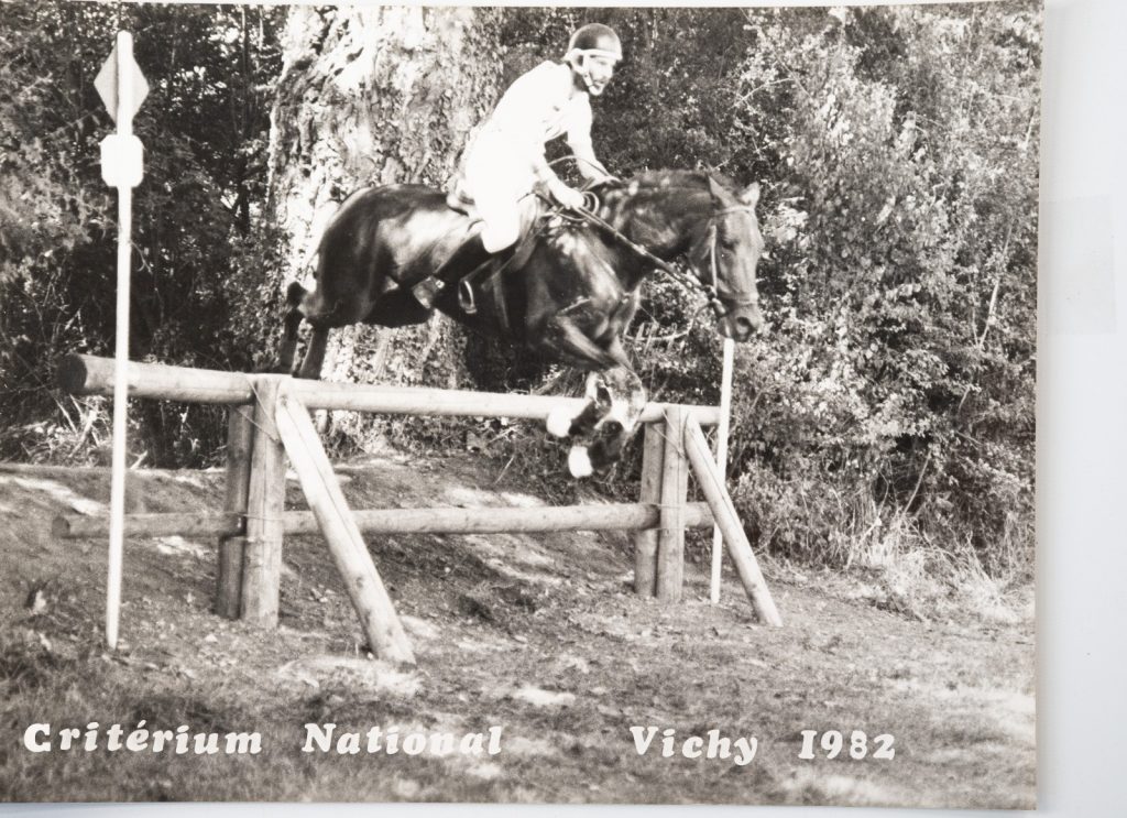 PHOTO Argentique France Equitation cheval saut d'obstacles 18X24cm 1970
