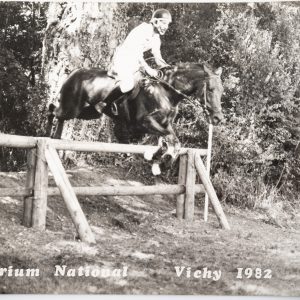 PHOTO Argentique	France	Equitation cheval saut d'obstacles	18X24cm	1970