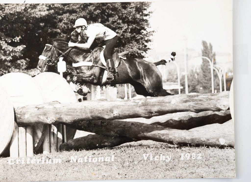 PHOTO Argentique France Equitation cheval saut d'obstacles 18X24cm 1970