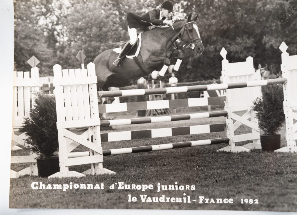 PHOTO Argentique	France	Equitation cheval saut d'obstacles	18X24cm	1970
