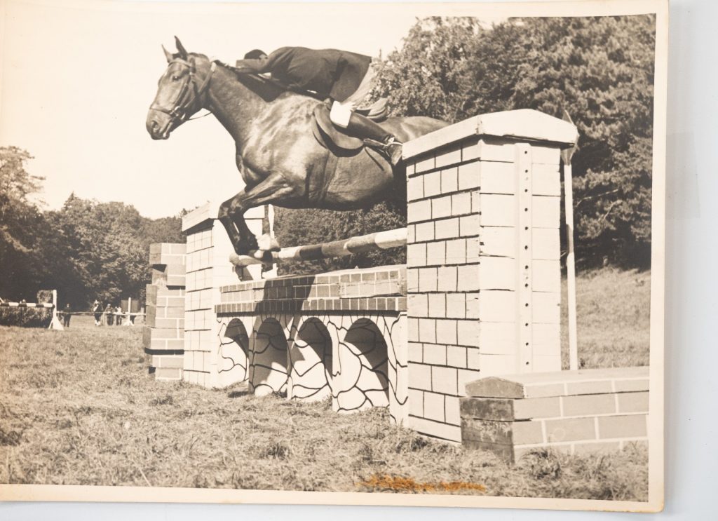 PHOTO Argentique France Equitation cheval saut d'obstacles 18X24cm 1950