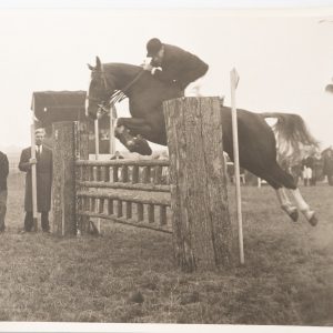 PHOTO Argentique	France	Equitation cheval saut d'obstacles	18X24cm	1950