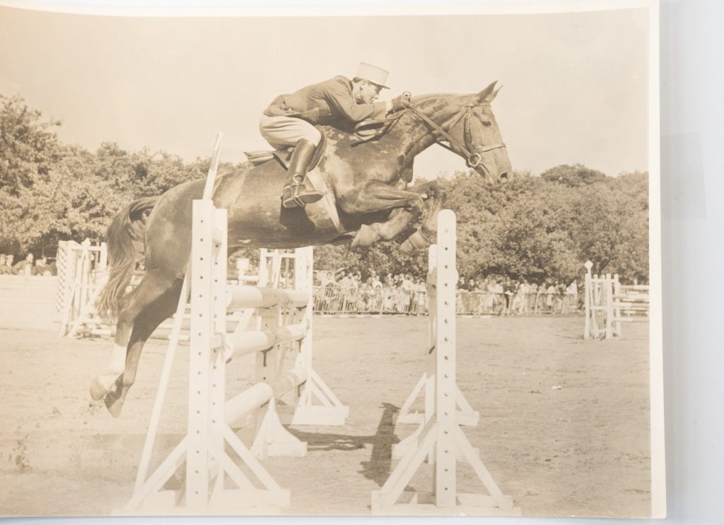 PHOTO Argentique France Equitation cheval saut d'obstacles 18X24cm 1950