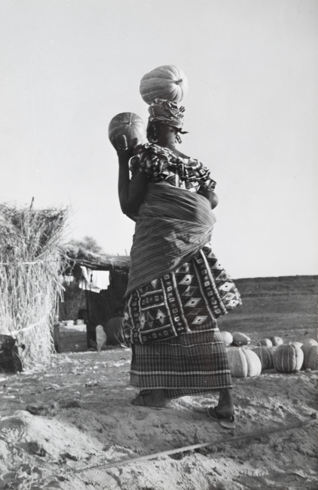 PHOTO Argentique, RC femme Afrique 16X24cm 1960