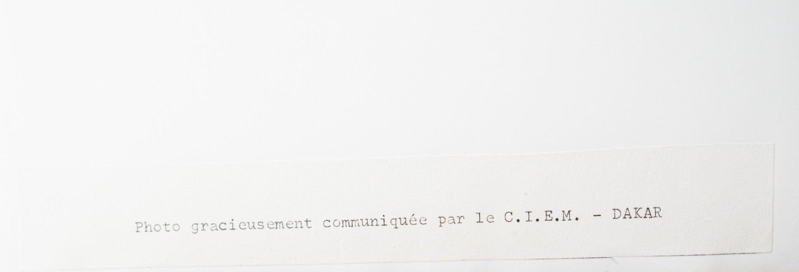 PHOTO Argentique, RC Afrique femme allaite son bébé Dakar Sénégal 20X25cm 1960 – Image 2