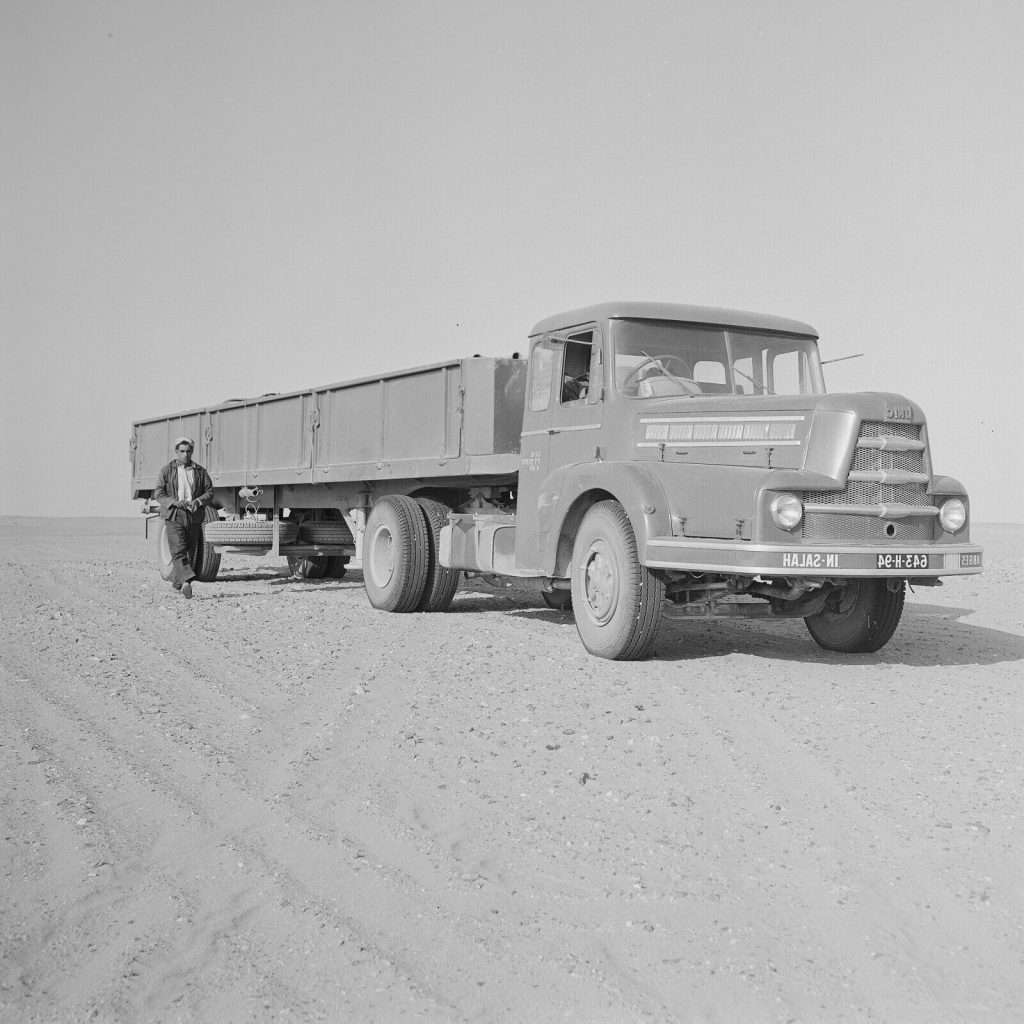 Tirage photo sur papier argentique camion désert ALGERIE 1950 20x20cm